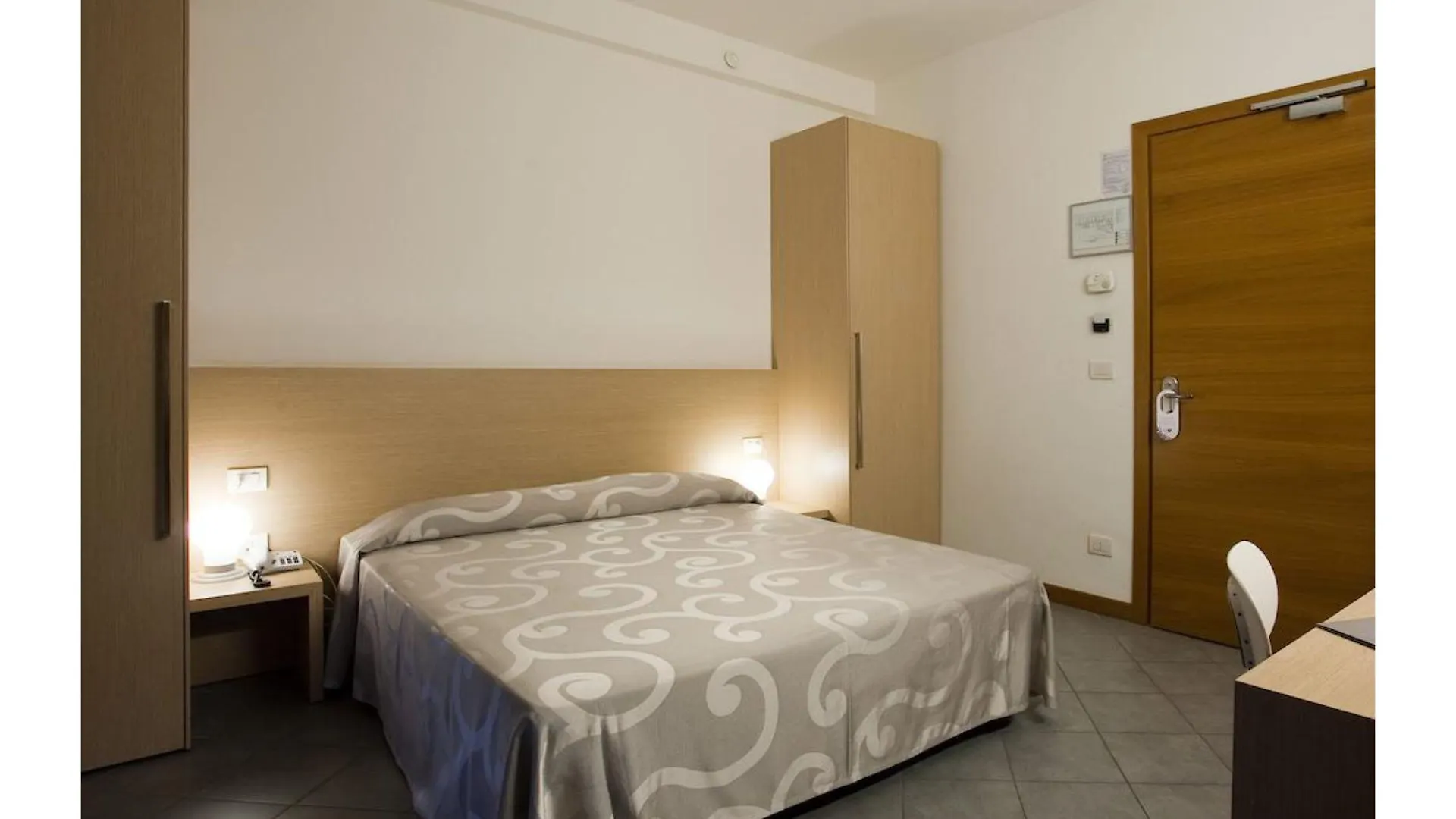 לידו די ג'סולו Hotel Eden 4*, לידו די ג'סולו