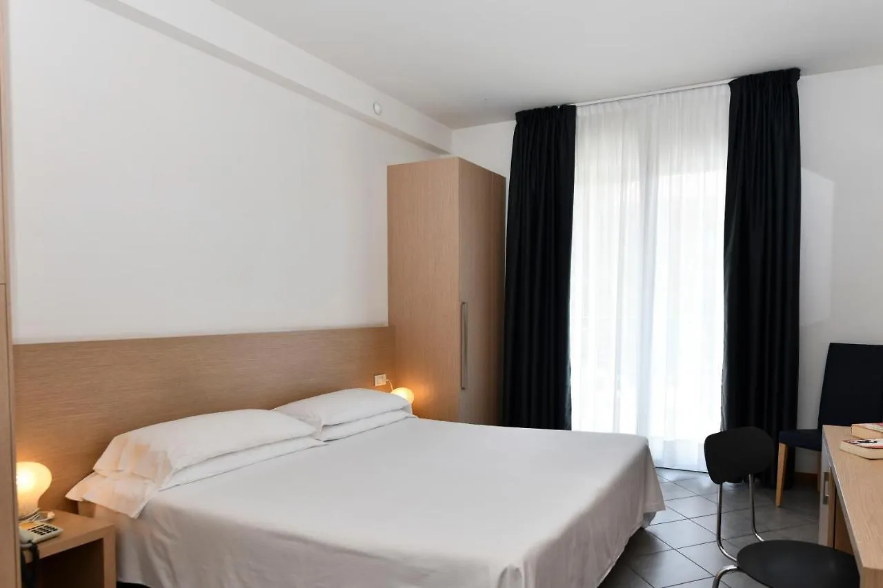 לידו די ג'סולו Hotel Eden