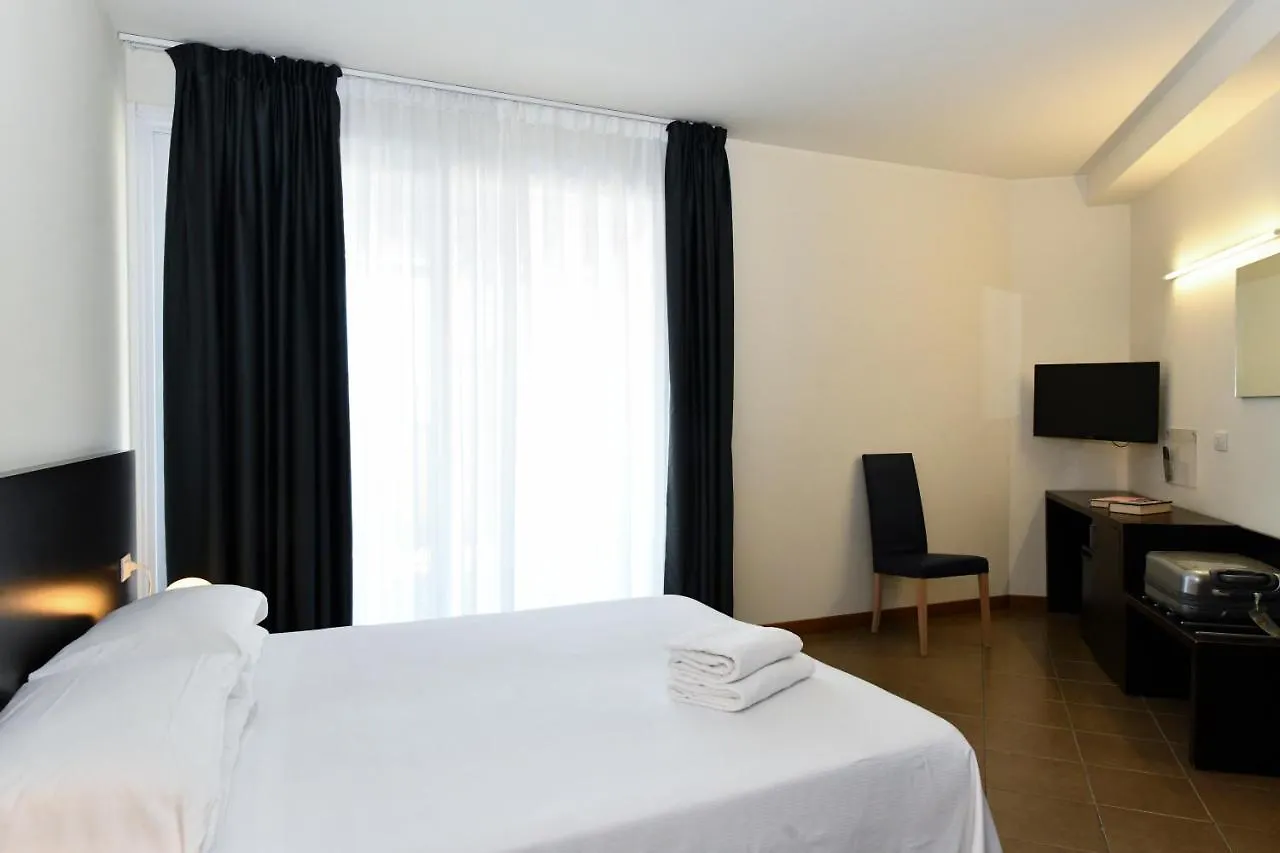 לידו די ג'סולו Hotel Eden לידו די ג'סולו