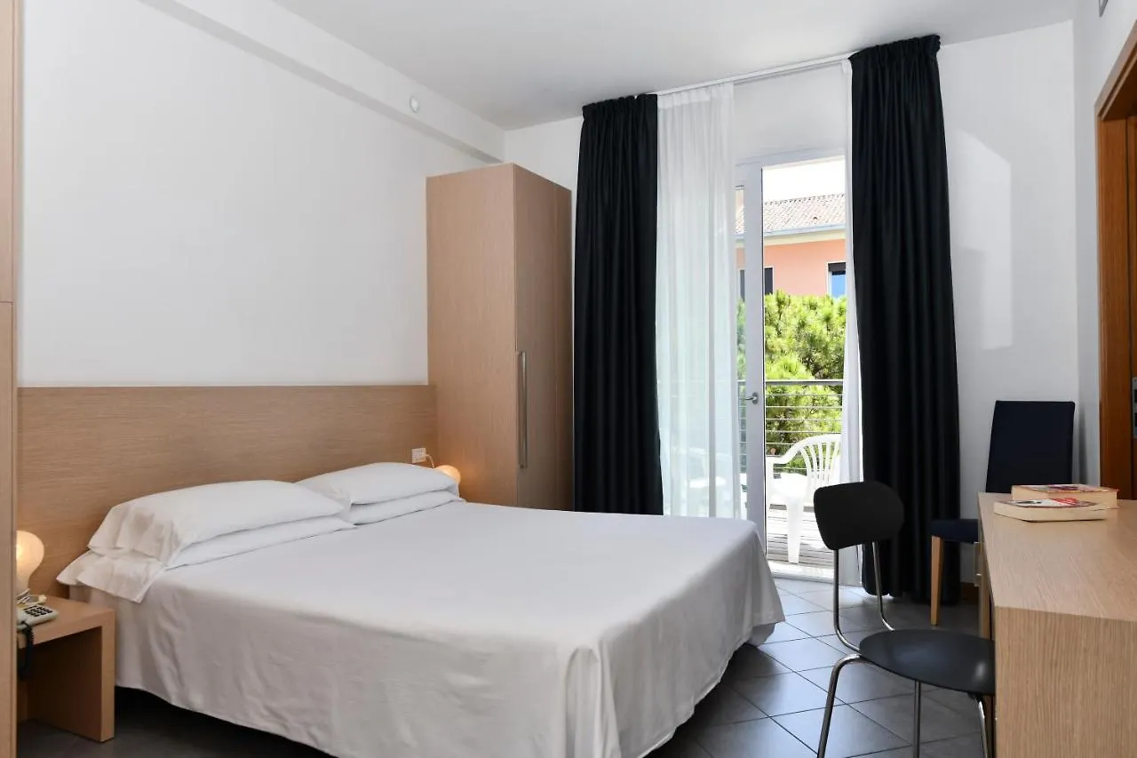Hotel Eden Lido di Jesolo 4*,  Olaszország