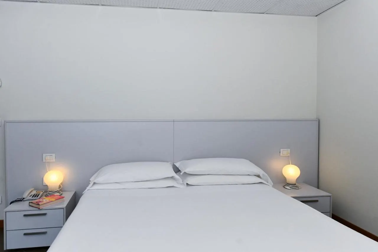 Hotel Eden Lido di Jesolo 4*,  Italia